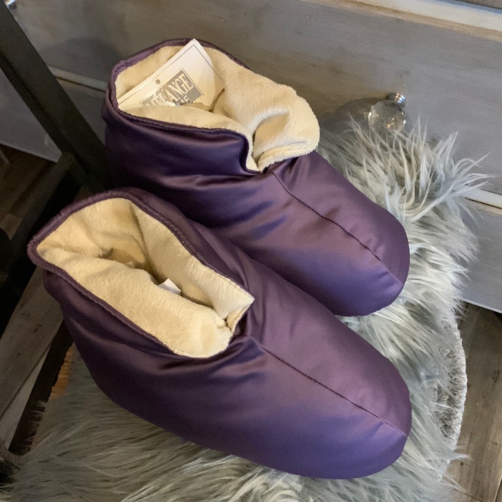 Melange Home Polyester/Silk/Fleece Bootie Rubber Treaded Slippers. Sm.